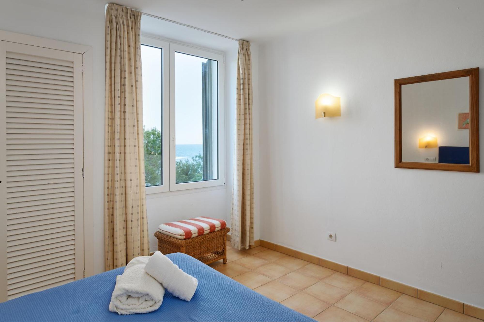 Waterfront Apartment 'Maria'. Pool. Wifi Santanyí Exteriör bild